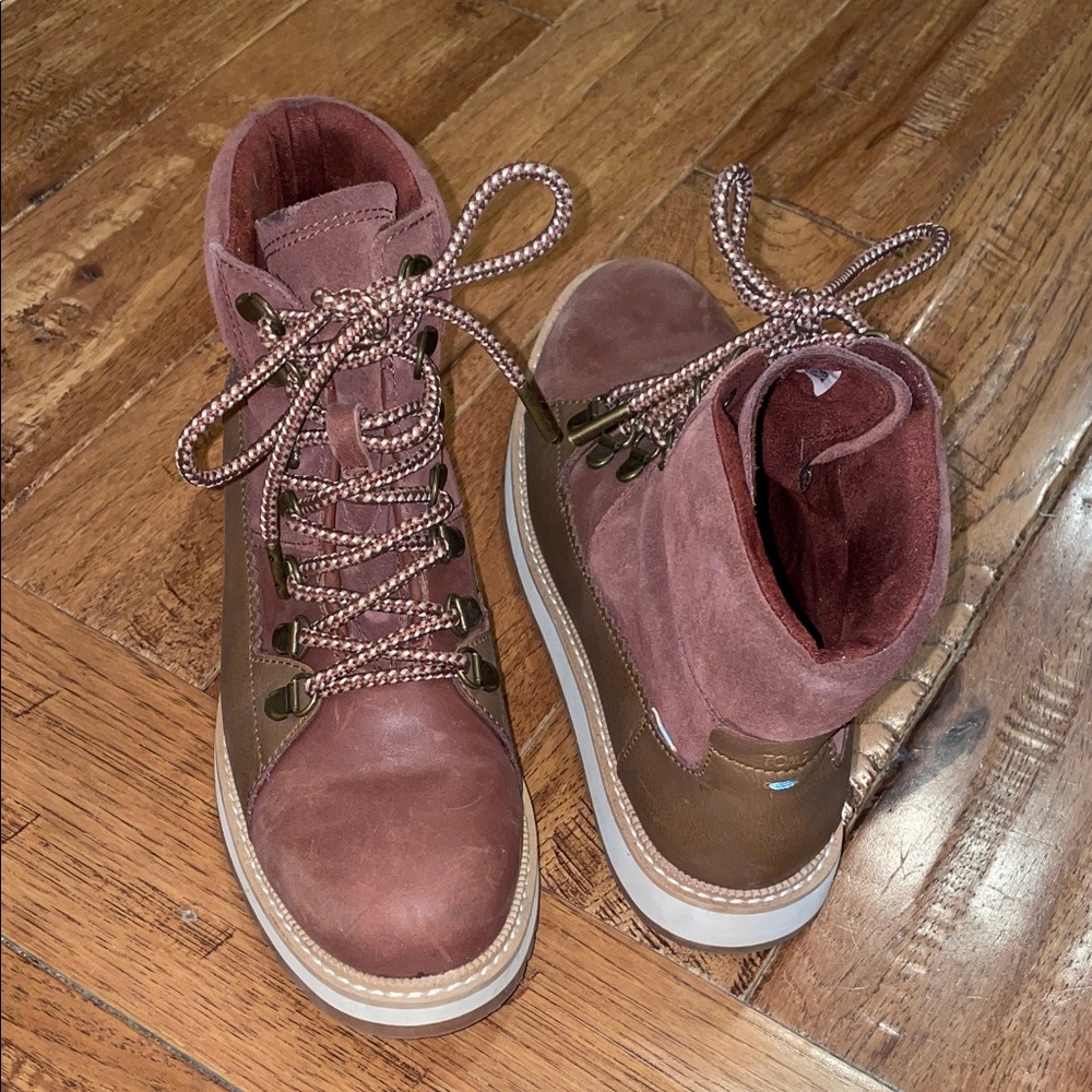 Toms Chestnut and Cocoa Lace-Up Boots